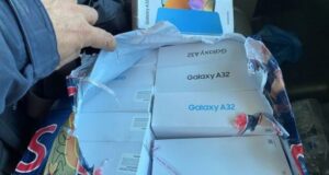 Dogana konfiskon 10 telefona Samsung Galaxy A32 në Vermicë