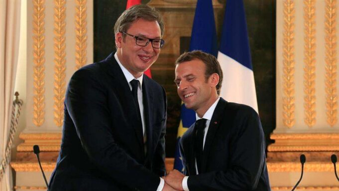 macron-ia-kujtoi-vuciqit-banjsken:-a-do-ta-zgjidhe-beogradi-rastin-e-sulmit-ne-kosove?