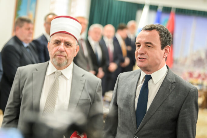 kurti:-e-falenderoj-bashkesine-islame-te-kosoves-ne-krye-me-myftiun-naim-ternava-per-rolin,-kontributin-dhe-bashkepunimin