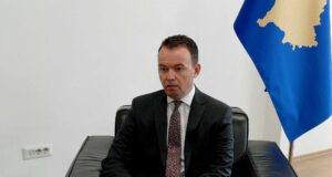 Peci: Prona katër milionëshe e Ministrisë iu bart një serbi që sipas informacioneve ka qenë i uniformuar në luftën në Kosovë peci:-prona-kater-milioneshe-e-ministrise-iu-bart-nje-serbi-qe-sipas-informacioneve-ka-qene-i-uniformuar-ne-luften-ne-kosove