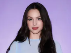 Nuk ia pranoi buqetën me lule, një fanse godet me to këngëtaren Olivia Rodrigo nuk-ia-pranoi-buqeten-me-lule,-nje-fanse-godet-me-to-kengetaren-olivia-rodrigo