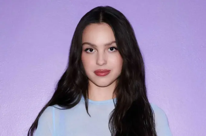 nuk-ia-pranoi-buqeten-me-lule,-nje-fanse-godet-me-to-kengetaren-olivia-rodrigo