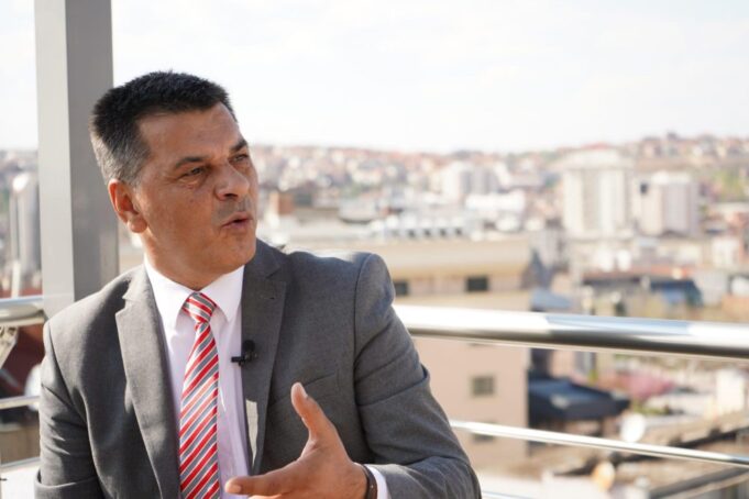 perfshirja-e-kurtit-ne-zgjedhjet-ne-maqedoni,-eshte-nje-kopje-e-dobet-e-politikes-se-vuciqit-dhe-lidereve-autokrate