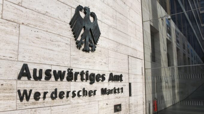 gjermania-u-kerkon-shtetasve-te-saj-te-largohen-urgjentisht-nga-irani