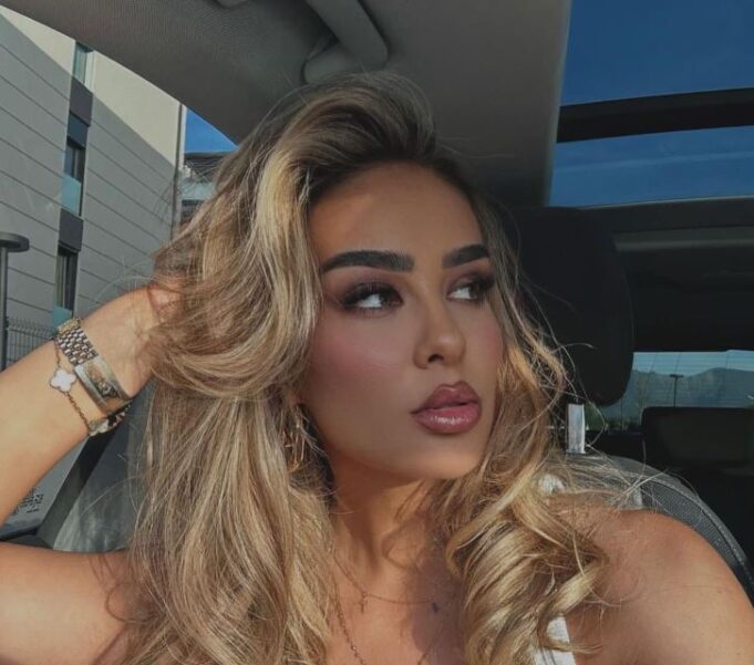 xhensila-ndryshon-floket,-duket-edhe-me-e-bukur