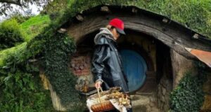 Rita Ora adhuruese e “Lord of the Rings”, viziton vendin e tyre rita-ora-adhuruese-e-“lord-of-the-rings”,-viziton-vendin-e-tyre