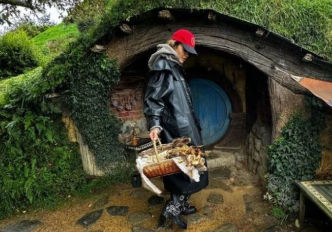 rita-ora-adhuruese-e-“lord-of-the-rings”,-viziton-vendin-e-tyre