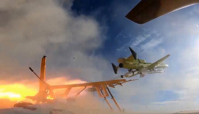 irani-i-quan-hesapet-me-izraelin-‘te-lara’-pas-sulmit-me-raketa-e-drone,-por-i-ben-thirrje-amerikes-te-qendroje-larg-konfliktit