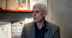 ‘E kam ruajtur për 25 vite’- Muqolli tregon për vizatimin e motrës dhe përshkrimin e veçantë që ka! ‘e-kam-ruajtur-per-25-vite’-muqolli-tregon-per-vizatimin-e-motres-dhe-pershkrimin-e-vecante-qe-ka!