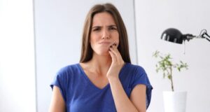 Si të shpëtoni nga dhimbja e dhëmbit me këto metoda natyrale si-te-shpetoni-nga-dhimbja-e-dhembit-me-keto-metoda-natyrale