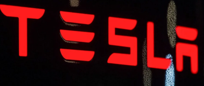 tesla-do-te-pushoje-nga-puna-me-shume-se-10%-te-fuqise-punetore