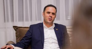 Abdixhiku procesin e votimit të KiE e përcolli nga Kaçaniku gjatë vizitës te famailja e Hebib Shehut abdixhiku-procesin-e-votimit-te-kie-e-percolli-nga-kacaniku-gjate-vizites-te-famailja-e-hebib-shehut