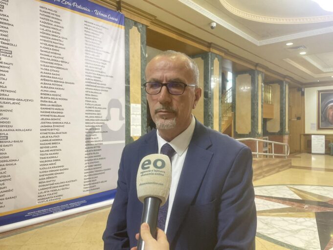 haxhiu:-politika-e-kurtit,-toka-e-manastirit-te-decani-+-zajednica-=-kie