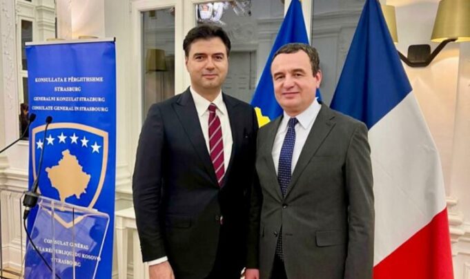 basha-poston-foto-me-kurtin:-energjia-te-hapi-perfundimtar-per-anetaresimin-e-kosoves-ne-kie