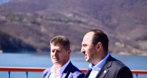 “Qeveri e korruptuar; shkoni në shpi; të krijohet Komision Hetimor Parlamentar” – Reagime të shumta pas raportimit të AP-së për hajninë multi-milionëshe të Liburn Aliut dhe Naser Hafizit “qeveri-e-korruptuar;-shkoni-ne-shpi;-te-krijohet-komision-hetimor-parlamentar”-–-reagime-te-shumta-pas-raportimit-te-ap-se-per-hajnine-multi-milioneshe-te-liburn-aliut-dhe-naser-hafizit