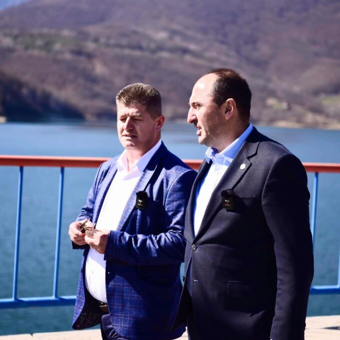 “qeveri-e-korruptuar;-shkoni-ne-shpi;-te-krijohet-komision-hetimor-parlamentar”-–-reagime-te-shumta-pas-raportimit-te-ap-se-per-hajnine-multi-milioneshe-te-liburn-aliut-dhe-naser-hafizit