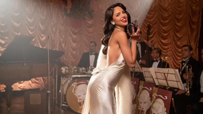 eiza-gonzalez-duket-e-mrekullueshme-ne-fotografite-e-prapaskenes-nga-filmi-i-saj-i-ri-“the-ministry-of-ungentlemanly-warfare”