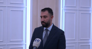 Krasniqi: Lista Serbe dëshiron ta ketë monopolin mbi politikën e serbëve në Kosovë krasniqi:-lista-serbe-deshiron-ta-kete-monopolin-mbi-politiken-e-serbeve-ne-kosove