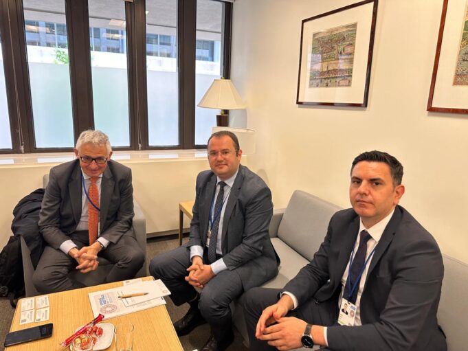 guvernatori-ismaili-takohet-me-anetarin-e-bordit-ekzekutiv-te-bqe-se,-piero-cipollone-ne-washington