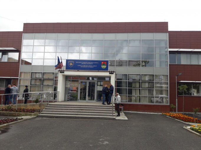 lirohet-nga-akuza-per-korrupsion-zyrtari-i-prokurimit-ne-komunen-e-obiliqit