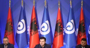 Basha akuzon Metën: Ke qenë nxitësi kryesor i djegies së mandateve, solle Ramën në pushtet basha-akuzon-meten:-ke-qene-nxitesi-kryesor-i-djegies-se-mandateve,-solle-ramen-ne-pushtet