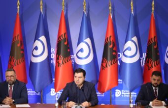 Basha akuzon Metën: Ke qenë nxitësi kryesor i djegies së mandateve, solle Ramën në pushtet basha-akuzon-meten:-ke-qene-nxitesi-kryesor-i-djegies-se-mandateve,-solle-ramen-ne-pushtet