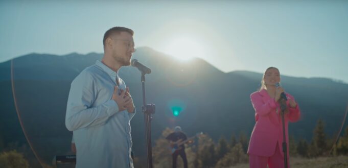 donjeta-dhe-ardi-publikojne-kengen-‘per-dashni’