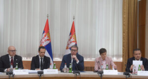 Daçiqi në mbrojtje të shefit të tij: Në fakt, Sllovenia duhet t’i kërkojë falje Serbisë sepse e ka njohur Kosovën daciqi-ne-mbrojtje-te-shefit-te-tij:-ne-fakt,-sllovenia-duhet-t’i-kerkoje-falje-serbise-sepse-e-ka-njohur-kosoven