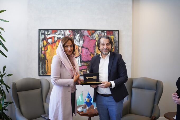 princesha-lamia-bint-majid-al-saud-vjen-ne-prishtine,-takohet-me-kryetarin-rama