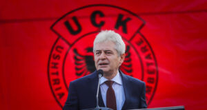 Pas Prizrenit, më 2 maj edhe Tirana e dekoron Ali Ahmetin me titullin “Qytetar Nderi” pas-prizrenit,-me-2-maj-edhe-tirana-e-dekoron-ali-ahmetin-me-titullin-“qytetar-nderi”