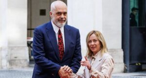 Meloni mbron publikisht Ramën dhe shqiptarët: U linçuan nga Rai vetëm sepse donin të ndihmonin Italinë meloni-mbron-publikisht-ramen-dhe-shqiptaret:-u-lincuan-nga-rai-vetem-sepse-donin-te-ndihmonin-italine