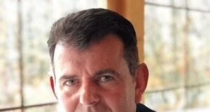 “Po mbahet në një burg ferri”, Daily Mail shkruan për arrestimin e Sadik Durakut në Serbi i akuzuar për “krime lufte” “po-mbahet-ne-nje-burg-ferri”,-daily-mail-shkruan-per-arrestimin-e-sadik-durakut-ne-serbi-i-akuzuar-per-“krime-lufte”