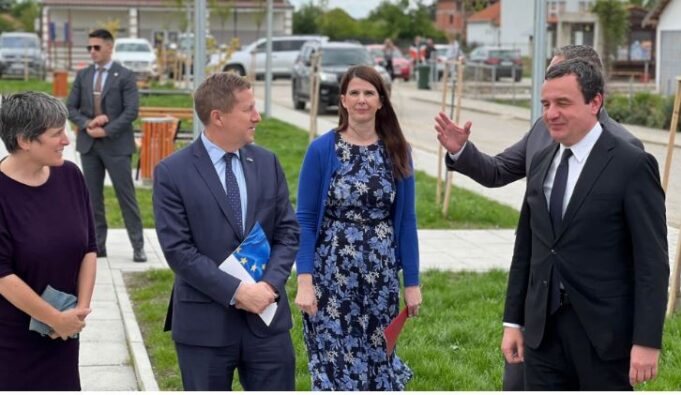 kurti-ne-gracanice-ua-dorezon-celesat-e-baneses-56-familjeve-qe-kane-banuar-ne-qendra-kolektive