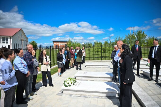 osmani-ben-homazhe-ne-verboc-e-shtutice:-sa-me-afer-lirise,-brutaliteti-i-regjimit-serb-rritej-ne-menyre-cnjerezore