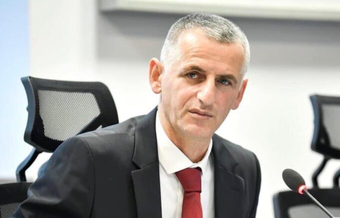 zevendesministri-ftohet-nga-prokuroria-speciale-pas-nenshkrimit-te-‘kontratave-te-dyshimta’-per-rrugen-prishtine-–-podujeve