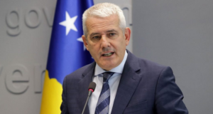 Sveçla: Vuçiqi me tensione shantazhon Kosovën dhe ndërkombëtarët, vendimi për dinarin, më se normal svecla:-vuciqi-me-tensione-shantazhon-kosoven-dhe-nderkombetaret,-vendimi-per-dinarin,-me-se-normal