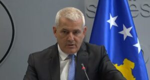 Sveçla: Vuçiqi me tensione shantazhon Kosovën dhe ndërkombëtarët, vendimi për dinarin, më se normal svecla:-vuciqi-me-tensione-shantazhon-kosoven-dhe-nderkombetaret,-vendimi-per-dinarin,-me-se-normal