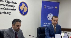 KQZ cakton afatin për dorëzimin e kërkesës për akreditim të vëzhguesve për votimin “Për apo Kundër, largimit të kryetarëve në veri” kqz-cakton-afatin-per-dorezimin-e-kerkeses-per-akreditim-te-vezhguesve-per-votimin-“per-apo-kunder,-largimit-te-kryetareve-ne-veri”