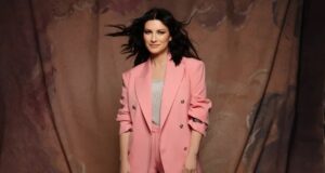 Laura Pausini sjell retrospektivë 30-vjeçare të karrierës, i bashkëngjitet në skenë edhe Luis Fonsi laura-pausini-sjell-retrospektive-30-vjecare-te-karrieres,-i-bashkengjitet-ne-skene-edhe-luis-fonsi