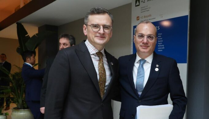 hasani-nga-haga:-shqiperia-mbetet-e-angazhuar-ne-mbeshtetje-te-ukraines