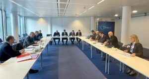 Analistët komentojnë takimin e sotëm për dinarin: “Serbia ka hatërmbetje me Brukselin” analistet-komentojne-takimin-e-sotem-per-dinarin:-“serbia-ka-hatermbetje-me-brukselin”