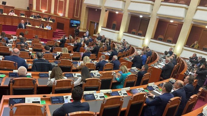 manja-prezanton-‘amnistine-penale’:-asnje-perftim-per-te-denuarit-e-gjkko-se