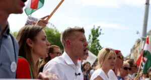 Dhjetëra mijëra protestojnë në Hungari kundër qeverisë së Viktor Orban dhjetera-mijera-protestojne-ne-hungari-kunder-qeverise-se-viktor-orban