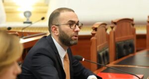 Bardhi: Shantazhi i Veliajt ndaj Edi Ramës funksionoi, e mbështeti më shumë se sa Olsin bardhi:-shantazhi-i-veliajt-ndaj-edi-rames-funksionoi,-e-mbeshteti-me-shume-se-sa-olsin
