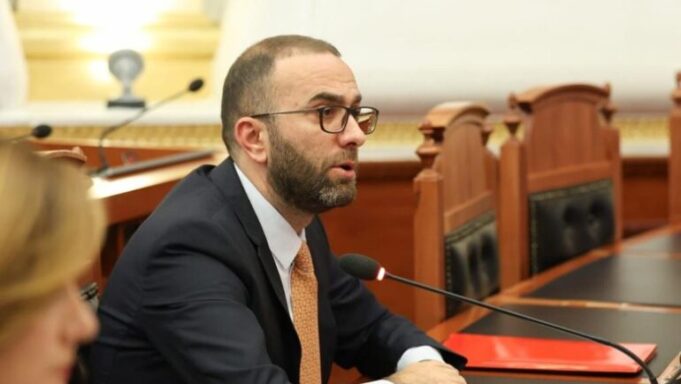 bardhi:-shantazhi-i-veliajt-ndaj-edi-rames-funksionoi,-e-mbeshteti-me-shume-se-sa-olsin