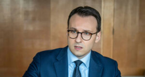 Petkoviq i kapet ambasadorit gjerman në Kosovë: Po sulmoni Listën Serbe petkoviq-i-kapet-ambasadorit-gjerman-ne-kosove:-po-sulmoni-listen-serbe