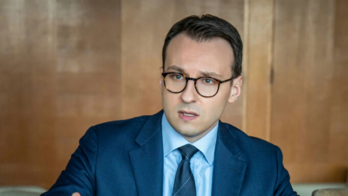 petkoviq-i-kapet-ambasadorit-gjerman-ne-kosove:-po-sulmoni-listen-serbe