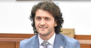 Agron Bajraktari zgjedhet rektor i UShAF edhe për një mandat katërvjeçar agron-bajraktari-zgjedhet-rektor-i-ushaf-edhe-per-nje-mandat-katervjecar