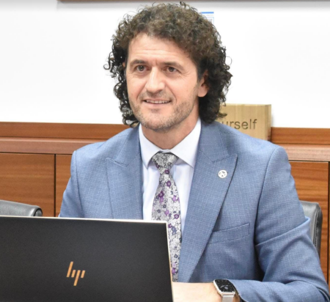 agron-bajraktari-zgjedhet-rektor-i-ushaf-edhe-per-nje-mandat-katervjecar
