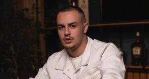 Don Xhoni sot feston ditëlindjen, ja sa vite po bën don-xhoni-sot-feston-ditelindjen,-ja-sa-vite-po-ben